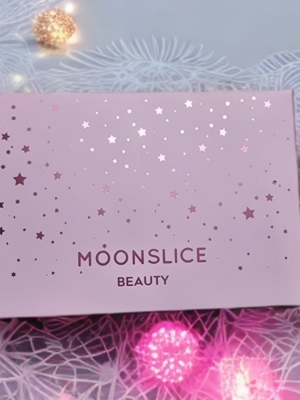 Get ready to glow with the Moonslice Beauty Pink Eyeshadow Palette! ✨💖